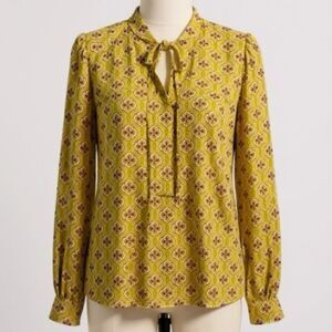 Rachel Roy Yellow Long Sleeve V-neck ruffle collared Top. Size Medium